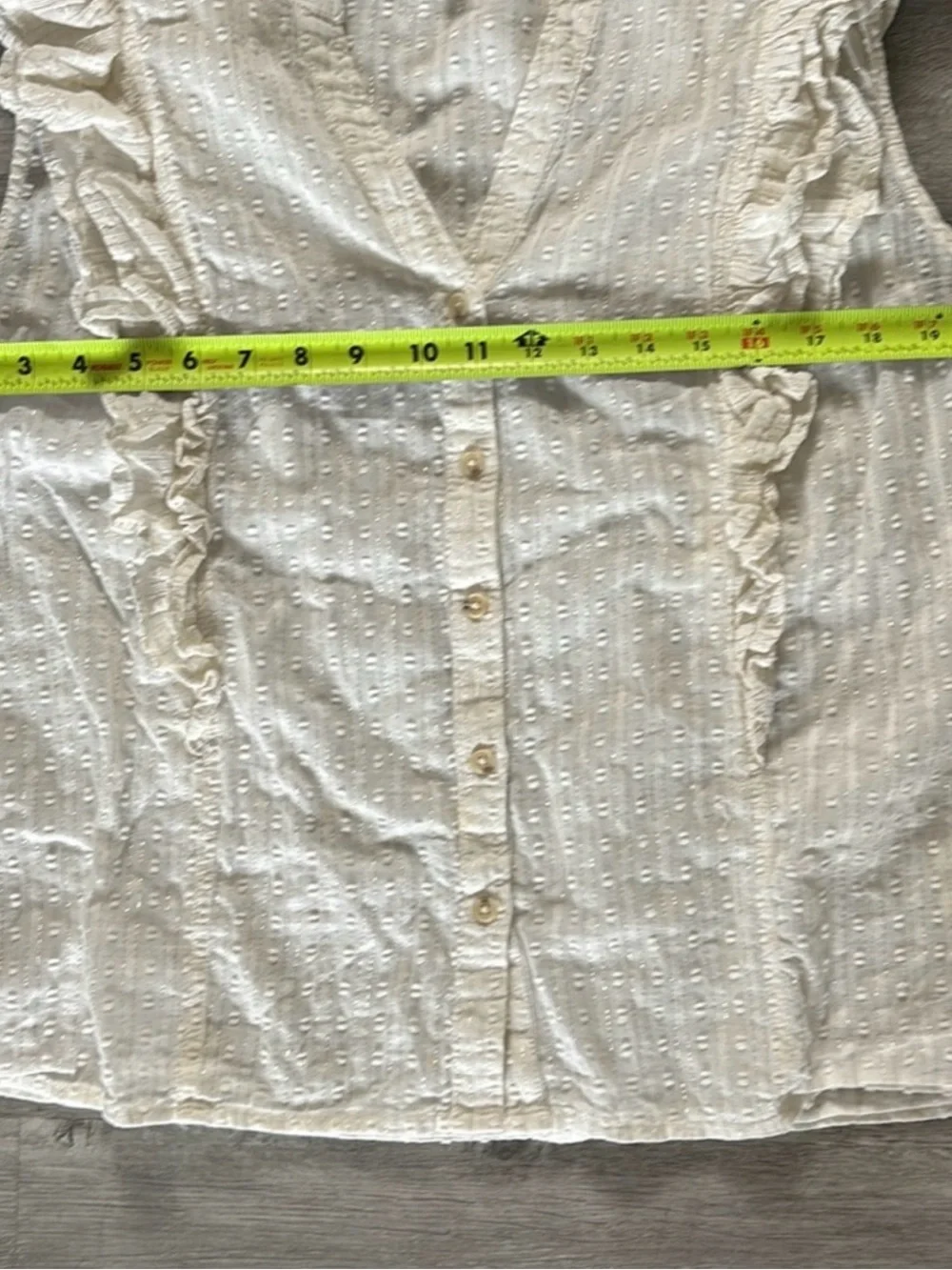 Anthropologie Pilcro Ruffled Sleeveless Top offwhite Sz L V neck button down
